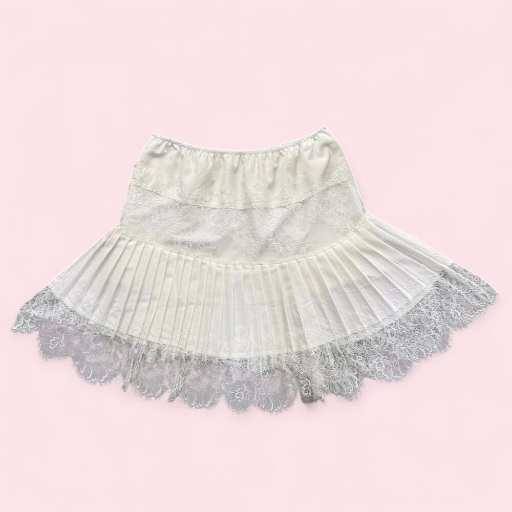 Women's White Lace Pleated Vintage Style Mini Skirt